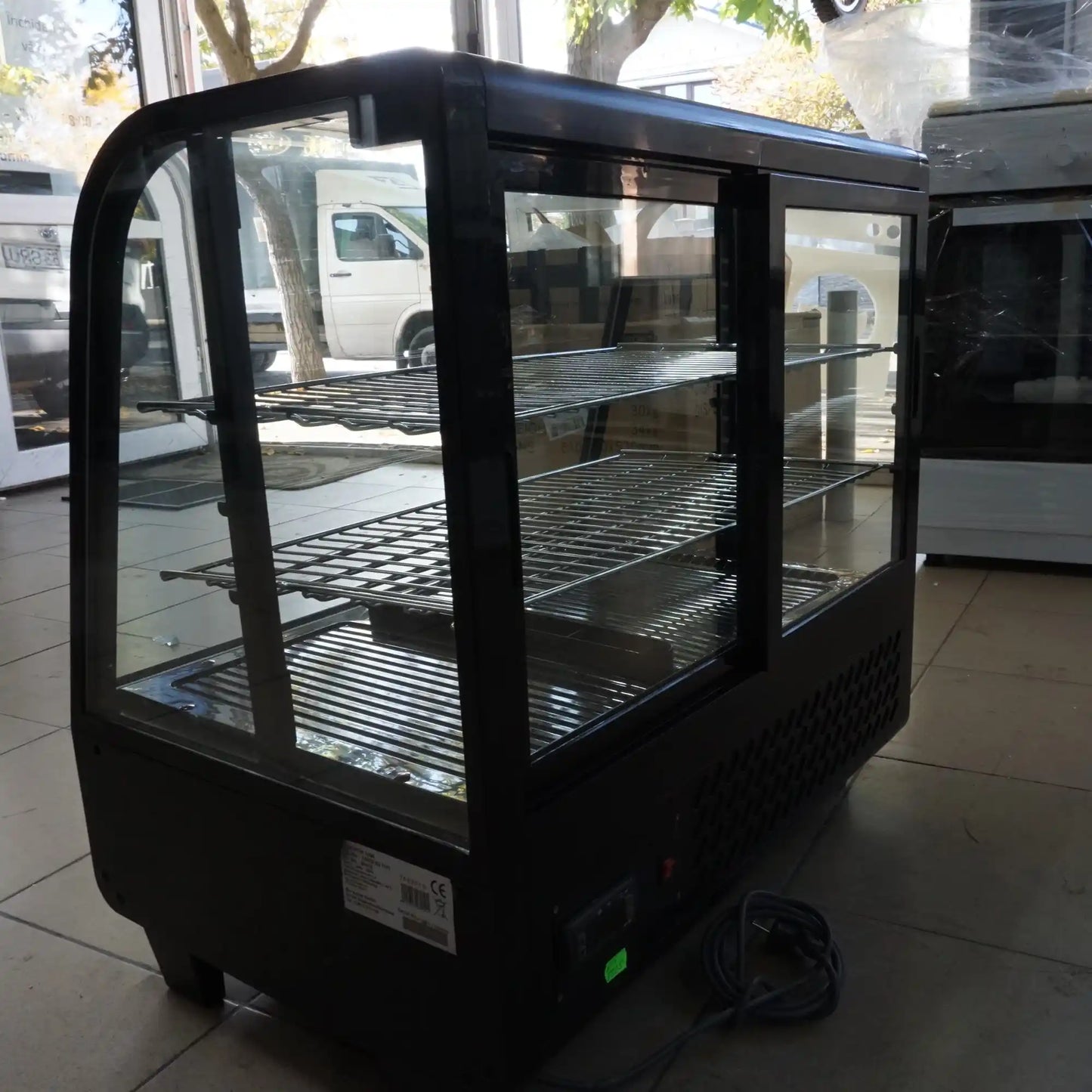 Vitrină frigorifică pentru patiserie RTW-100B, 70L, 1-10°C, 2 rafturi ajustabile, panou comandă digital, iluminare LED
