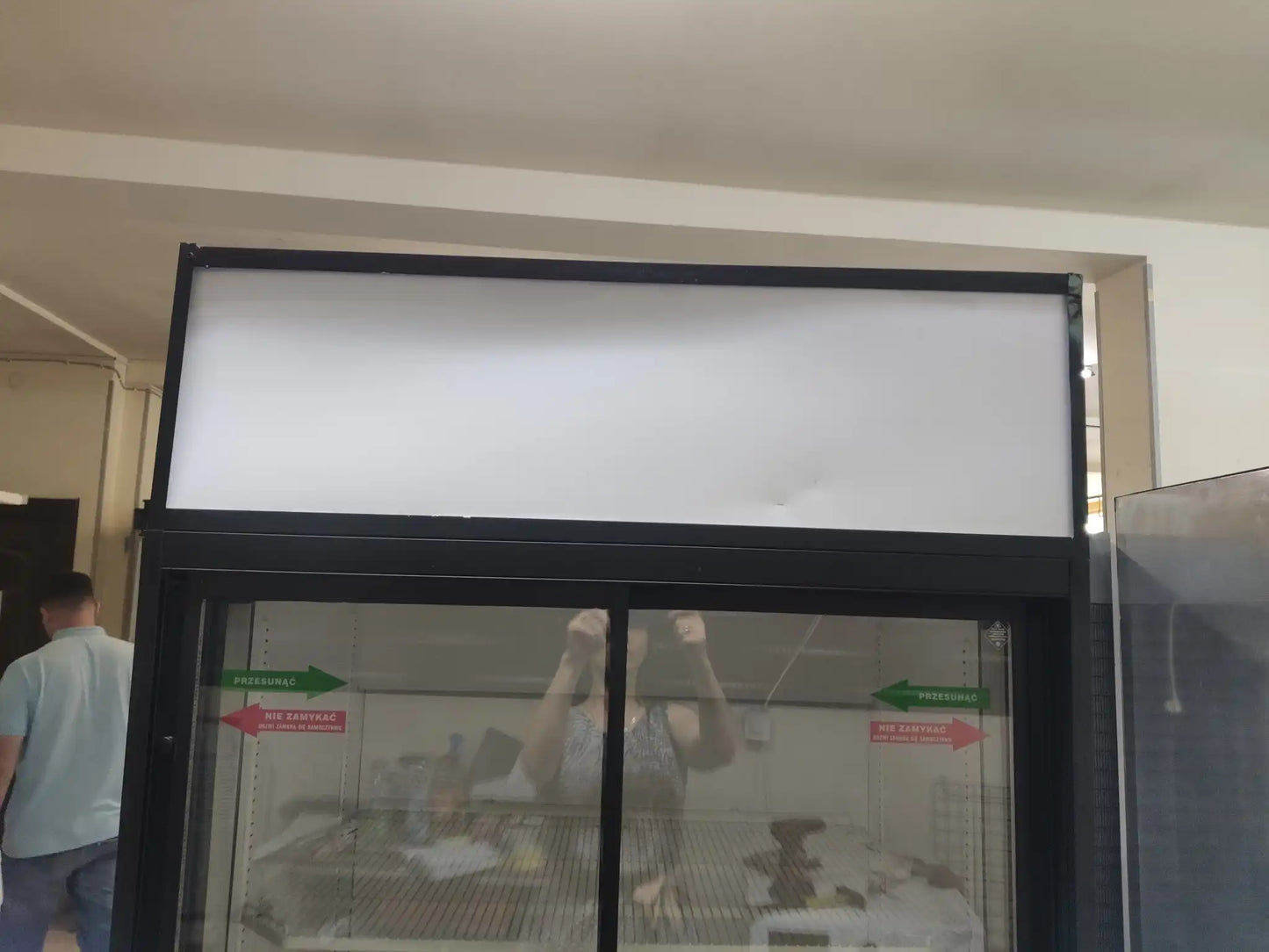 Vitrină frigorifică cu geam, dublă, panou comandă digital, rafturi ajustabile, iluminare LED