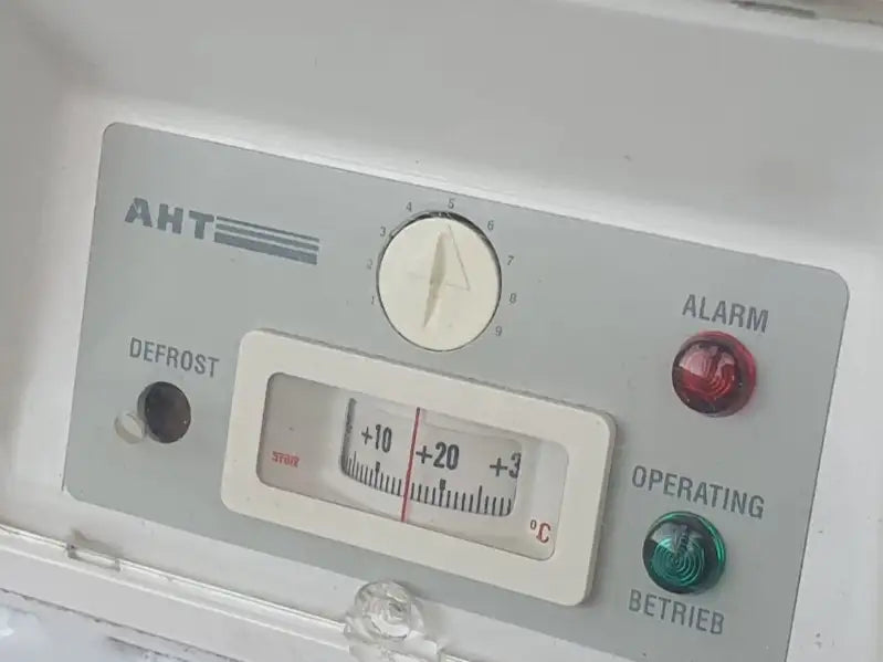 Ladă frigorifică AHT Paris 210, -24°C, 664L, sticlă securizată, panou comandă mecanic