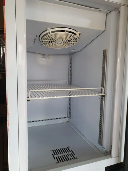 Vitrină frigorifică pentru băuturi, slim, ventilație, 2 zone răcire, zonă -4°C, hot-gas defrost, panou comandă digital, iluminare LED